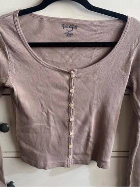 Scoop Neck Ribbed Button-Front Top in Mauve